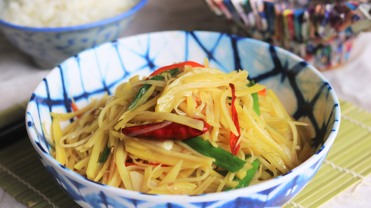 Shredded Potato Receipe- Firstly shred potatoes. Heat pan put