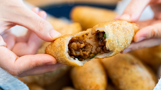 Cantonese Crispy Dumpling Recipe (Ham Sui Gok 咸水角)