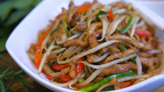 Perfect Pork and Bean Sprout Stir Fry Recipe (豆芽炒猪肉)