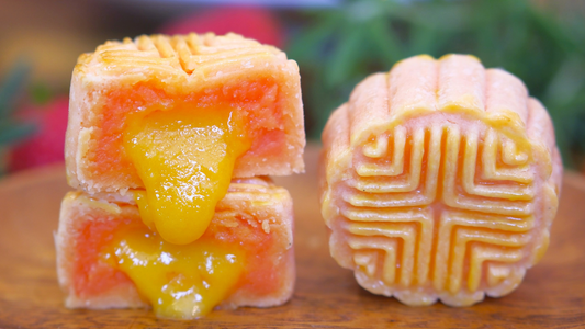 Lava Custard Mooncake (流心奶黄月饼)