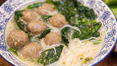 Chinese Broccoli Meatball Noodle Soup (芥蓝牛肉丸粉丝汤)