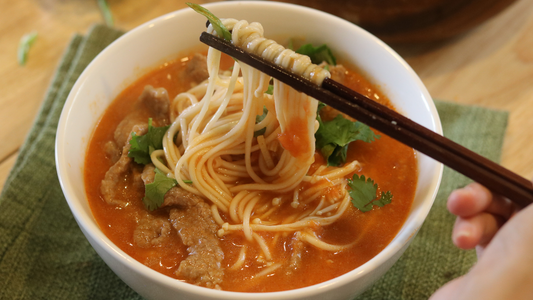 Tomato Soup With Beef and Noodles (番茄汤牛肉面)
