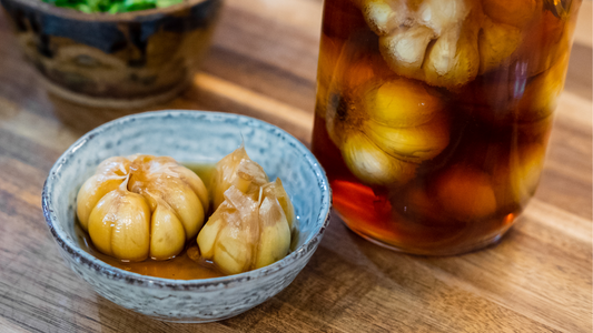 Chinese Sweet Pickled Garlic Recipe (腌糖蒜)