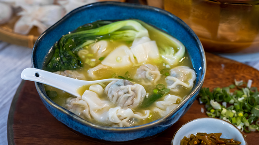 BETTER THAN TAKE OUT – Chicken Wonton Soup (千里香馄饨)