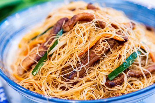 Stir Fry Rice Noodles Pork Chow Fun Recipe (猪肉炒米粉)