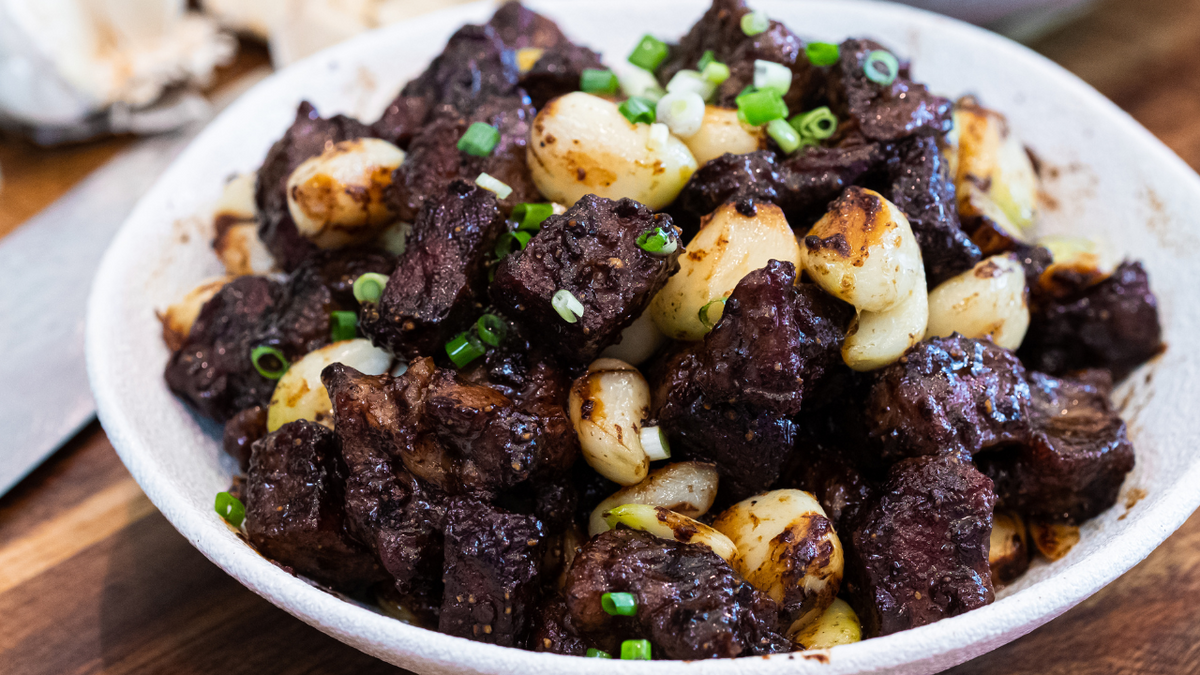 Garlic Steak in Black Pepper Sauce