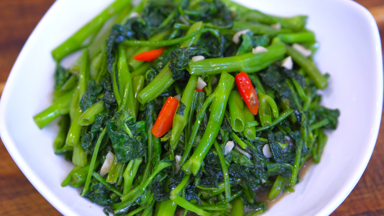 3 Minute Recipe - Water Spinach Side Dish