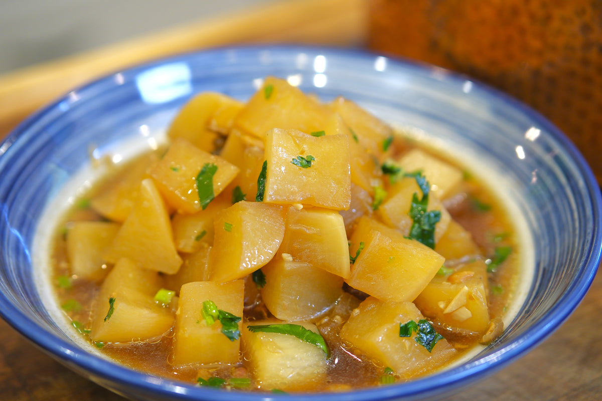 Chinese Soy Sauce Braised Radish (酱油煨萝卜)