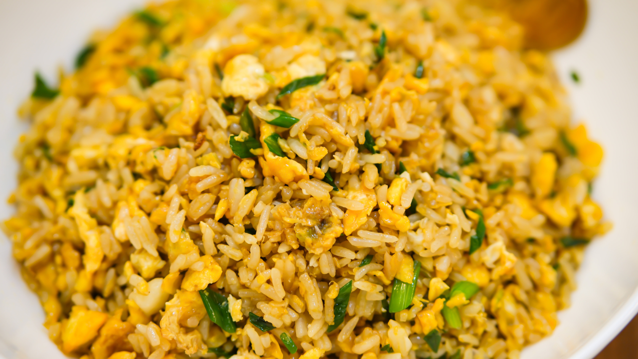 The Best Chinese Egg Fried Rice Recipe (Ready in 5 Min)