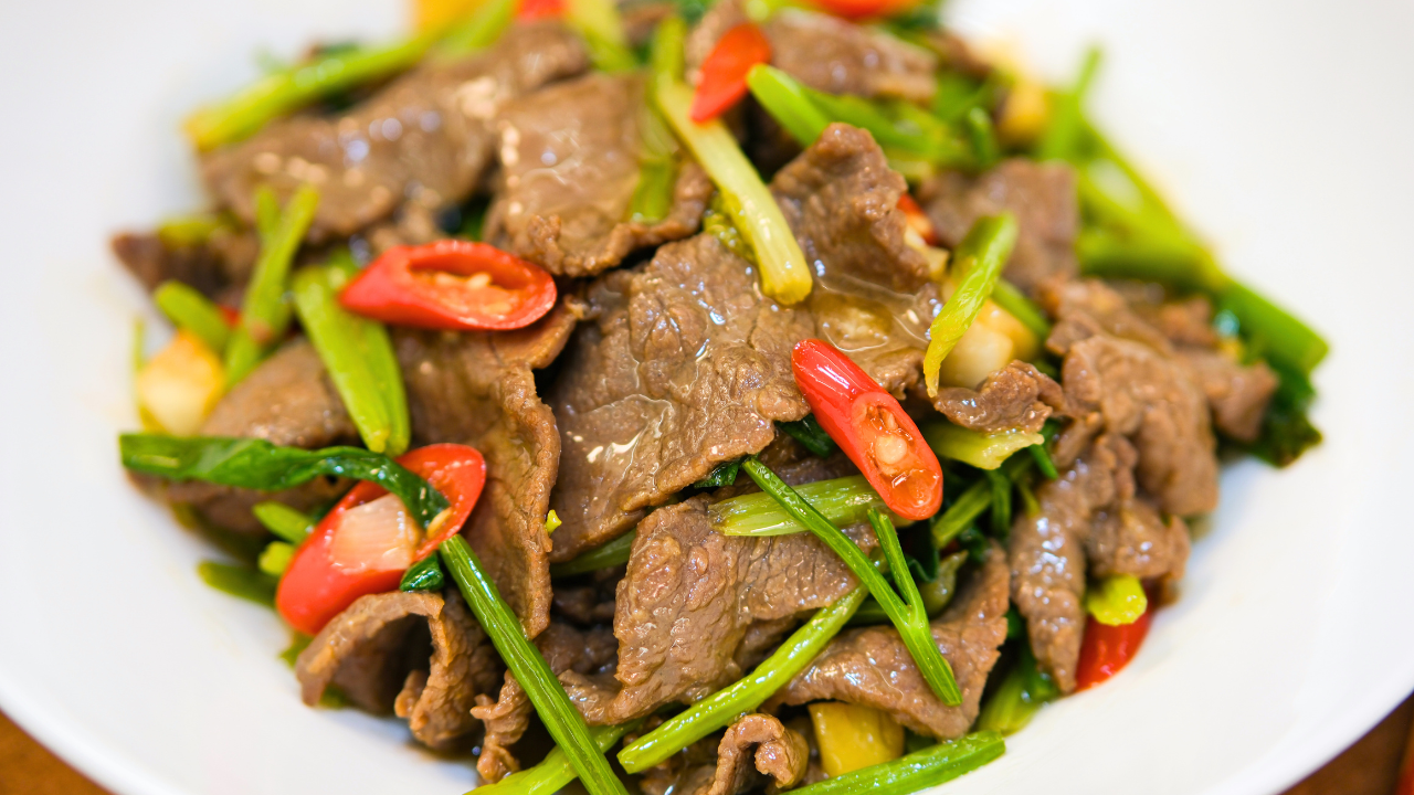 BETTER THAN TAKEOUT - The Best Chinese Beef Stir Fry Recipe – Curated ...