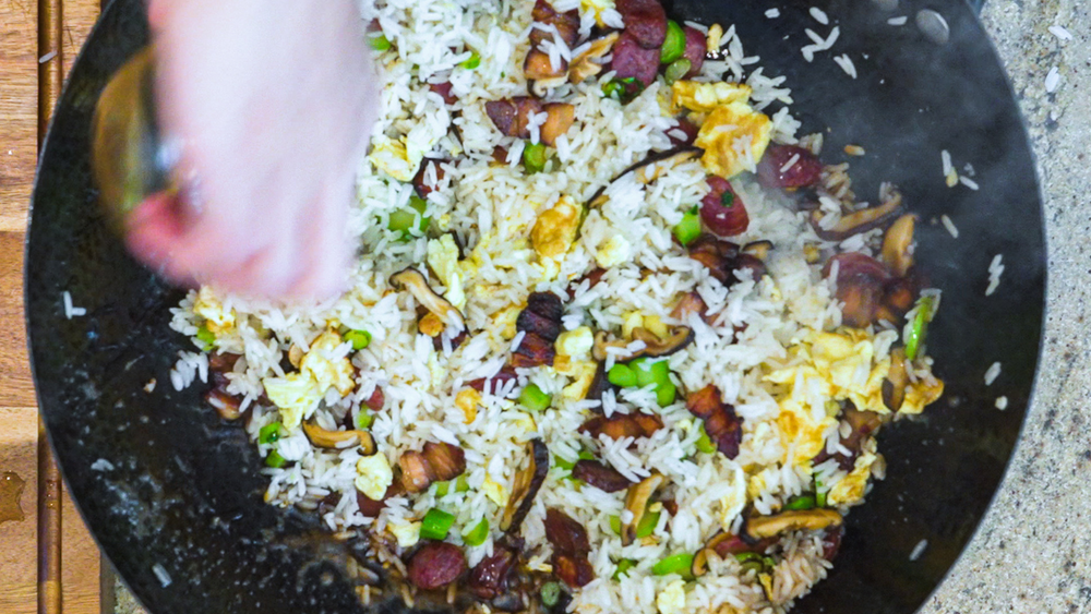 The flat-bottom carbon steel wok in use